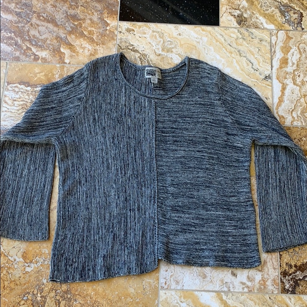 Habitat black/beige asymmetrical crew neck
